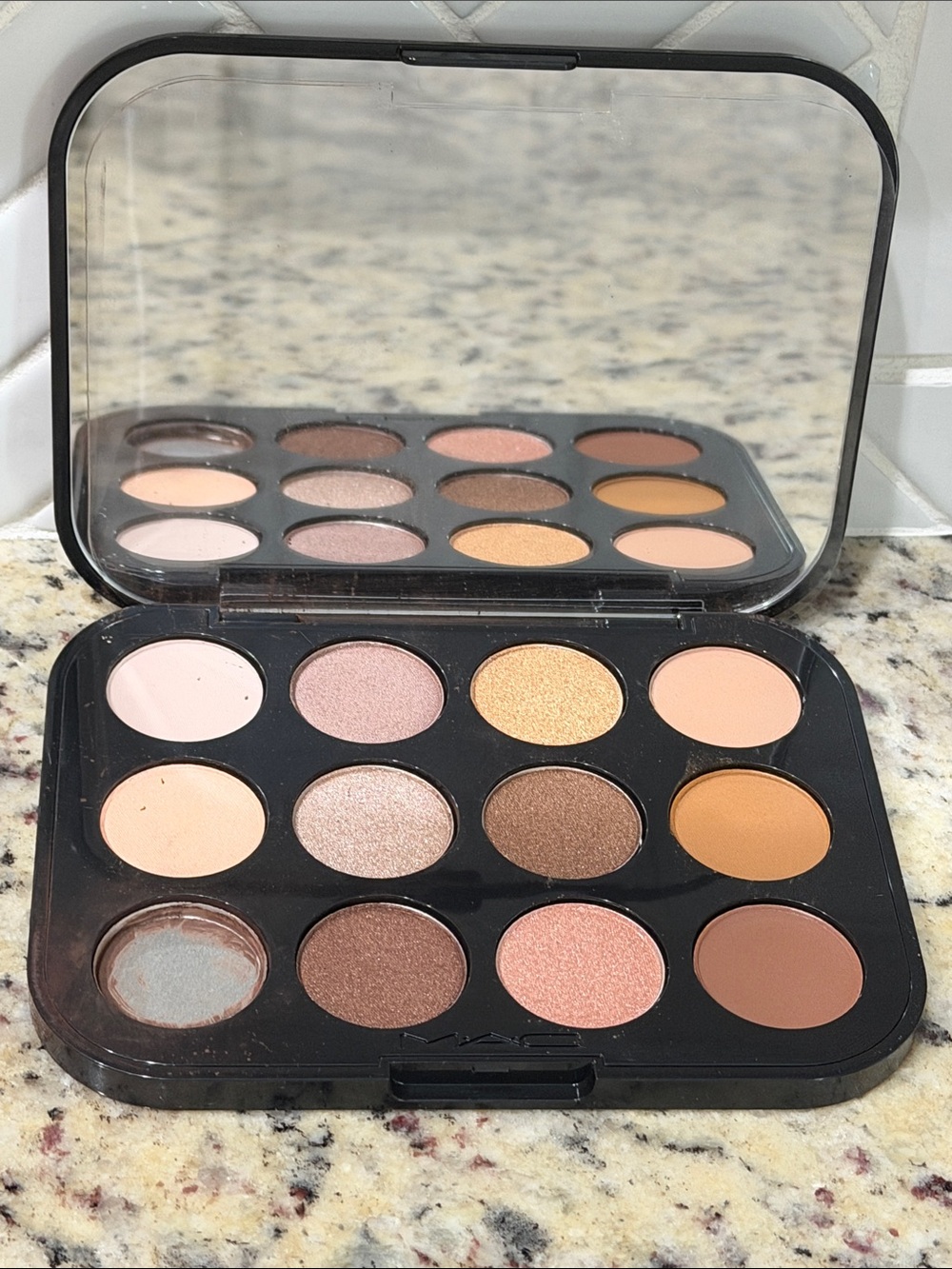 CONNECT IN COLOUR EYE SHADOW PALETTE: UNFILTERED NUDES